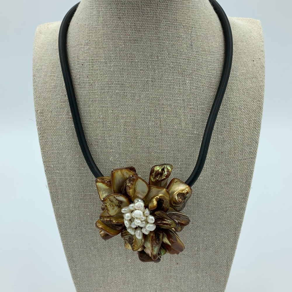 Pearl and shell flower necklace